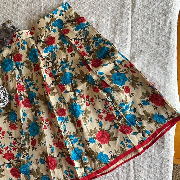 Floral skirt with pleats - knee length - Picture 3 of 4